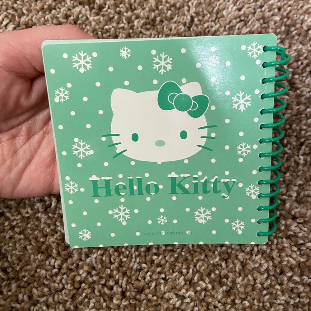 Hello Kitty Mini Holiday Notebook - Picture 3 of 8